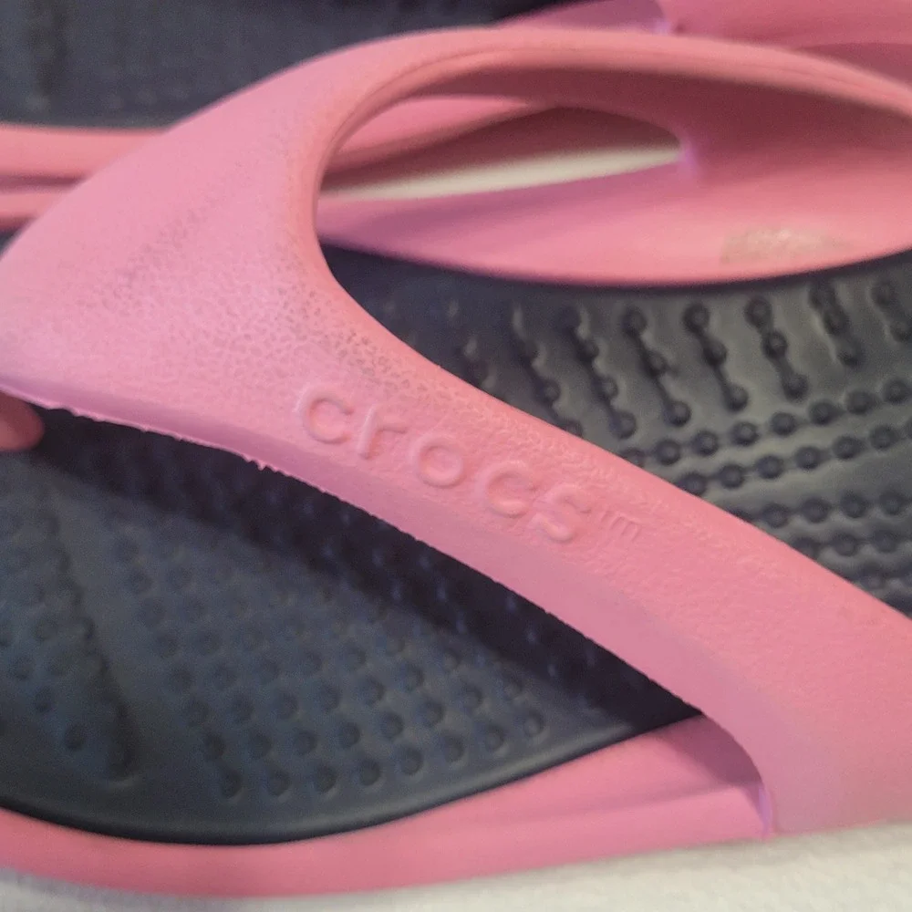 Crocs Athens Flip Flops Pink Navy Blue Women 8 Men 6 Thong Sandals - Picture 2 of 8